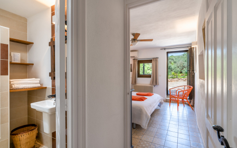 Adjoining double bedded room (Bedroom 2, Lemon)